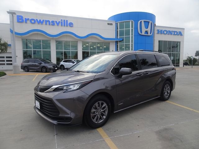 2021 Toyota Sienna LE