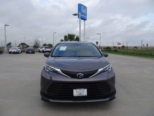 2021 Toyota Sienna LE