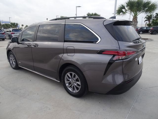 2021 Toyota Sienna LE