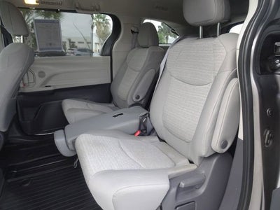 2021 Toyota Sienna LE