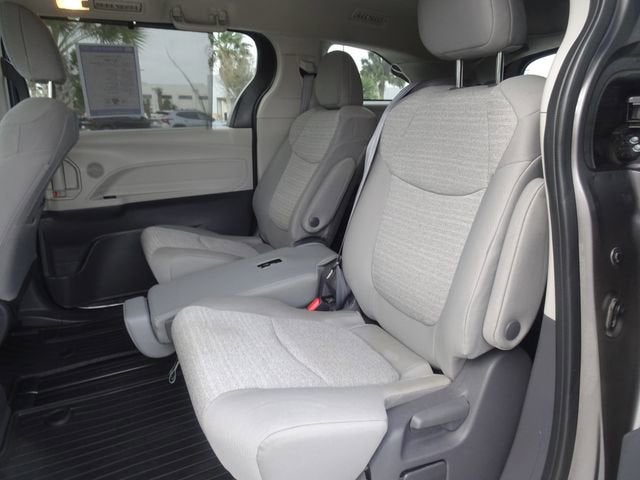 2021 Toyota Sienna LE