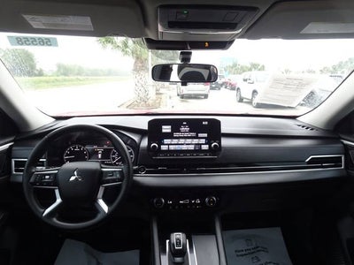 2024 Mitsubishi Outlander Base