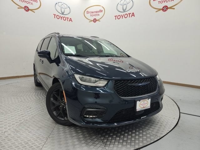 2022 Chrysler Pacifica Limited's photo