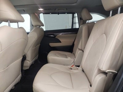 2023 Toyota Highlander Hybrid Platinum