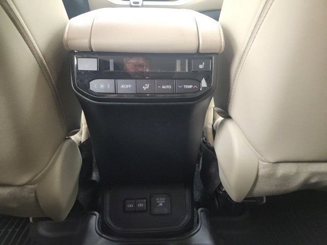 2023 Toyota Highlander Hybrid Platinum