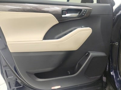 2023 Toyota Highlander Hybrid Platinum