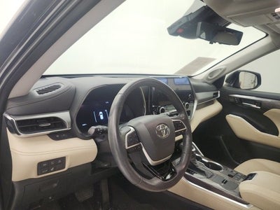 2023 Toyota Highlander Hybrid Platinum