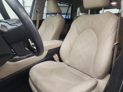 2023 Toyota Highlander Hybrid Platinum