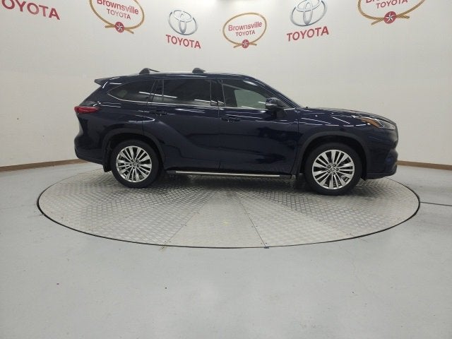 2023 Toyota Highlander Hybrid Platinum