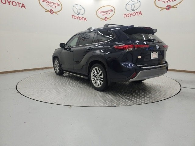 2023 Toyota Highlander Hybrid Platinum