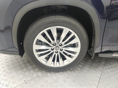 2023 Toyota Highlander Hybrid Platinum