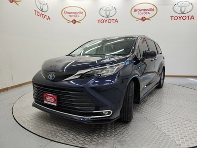 2022 Toyota Sienna XLE