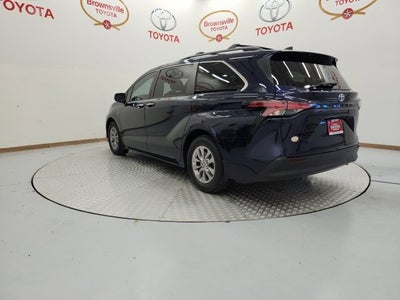 2022 Toyota Sienna XLE